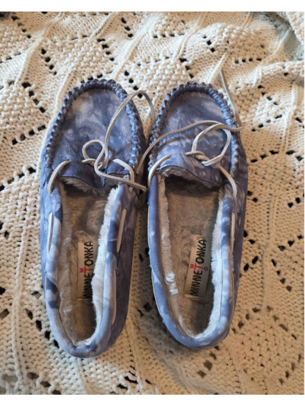 Minnetonka Blue Tie-Dye Moccasin Slippers Women's Size 8
